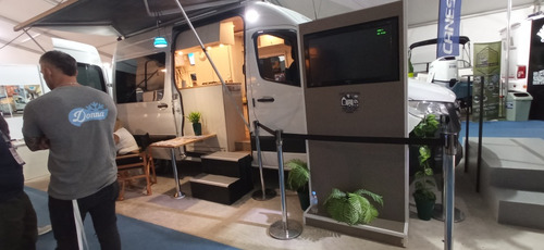 Motorhome Home Rolling Equipamiento Sobre Furgon.