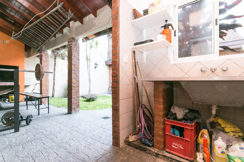 Chalet 2 Plantas Con Jardin Y Quincho