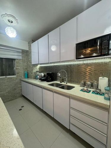 Hermoso Apartamento Ubicado Urb. La Esperanza En Venta