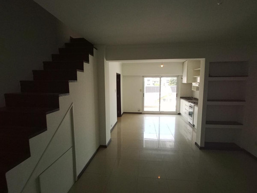 Departamento En Duplex 3 Ambientes Con Cochera. Villa Del Parque