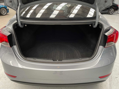Imagen 12 de 12 de Hyundai Elantra 2015 1.8 Limited Tech At