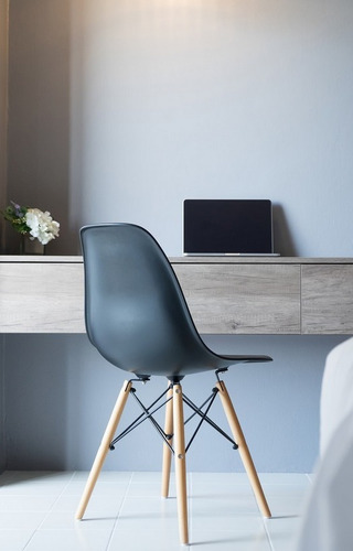 Silla Eames Patas De Madera Blanco Negro
