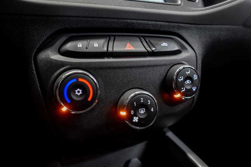 Imagem 5 de 15 de Chevrolet Onix Lt 1.4 Mpfi 8v 4p Mec.