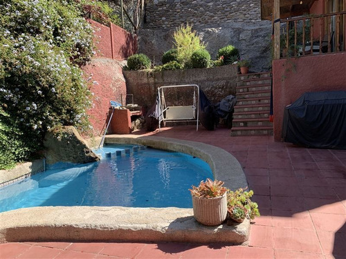 Casa En Venta De 6 Dorm. En Lo Barnechea