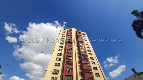 Apartamento En Venta En Av Venezuela Barquisimeto . Contarás Con 80 Mts2 Que Podrás Acondicionar A Tu Gusto, 3 Cómodas Y Acogedoras Habitaciones Y Un Balcón Gabriela C.