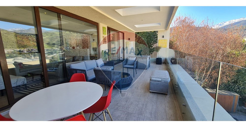 Impecable Casa Mediterránea En Condominio.