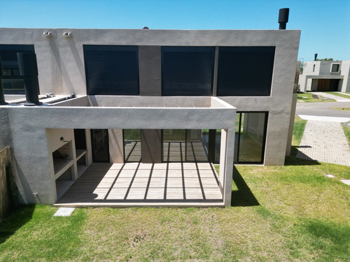 Increíble Casa En Venta En Barrio Huertas De Los Horneros (t4)
