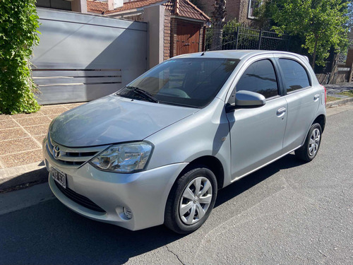 Toyota Etios 1.5 Xs 5 p