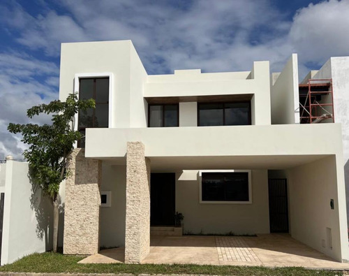 Hermosa Casa De 4 Habitaciones, Con Acabados De Lujo,  Cerca Plaza La Isla