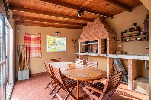 Casa En Venta Sobre Lote Propio En Saavedra