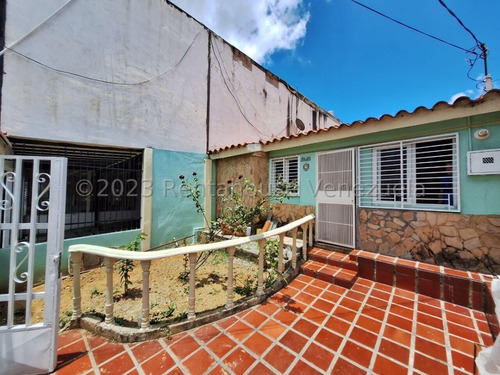 Casa Económica En Venta Cabudare La Puerta 24-7926 App