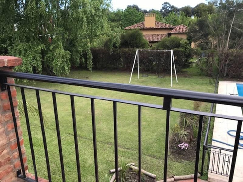 Pilar Del Este, Bªlos Jazmines, Casa En Venta, Excelente Ubicación Con Frente Al Parque Central, 5 Dormitorios