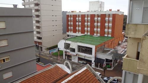 Imagen 4 de 6 de Dto Centrico Con Balcon Vista Al Mar Y Cochera