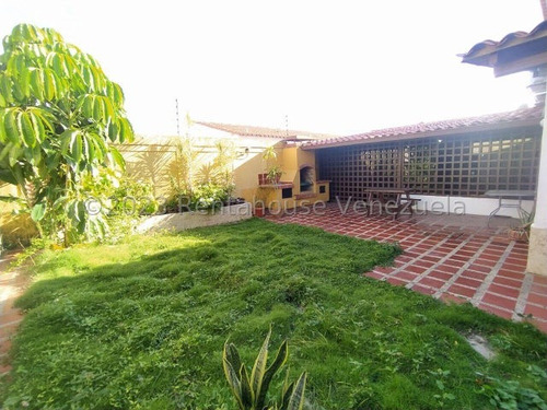 %$& Kn Casa En Venta Espectacular Amplia E Ideal Para Toda La Familia Con Grandes Espacios Amplia Y Comoda Al Este De Barquisimeto El Pedregal Kenlimar Nieto 23-31922 $%&