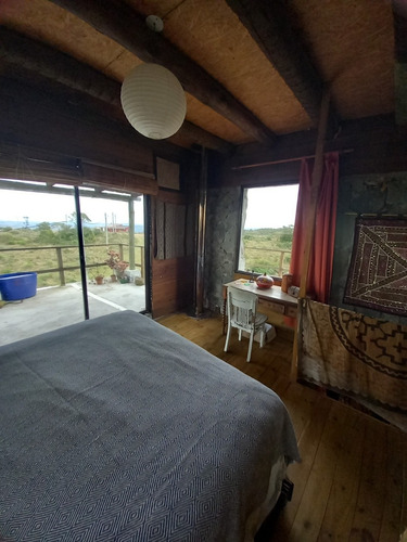 Casa De Piedra, 3 Plantas 2 Decks 3 Dormitorios, 2 Baños.