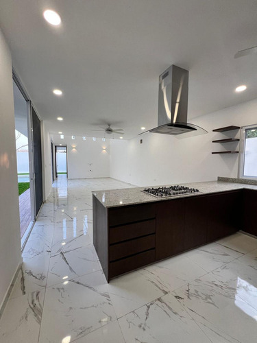 Casa En Venta Merida, Komchen En Privada, Entrega Inmediata.
