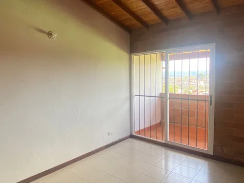 Casa En Venta En Jardines De La Católica. Cod V11893