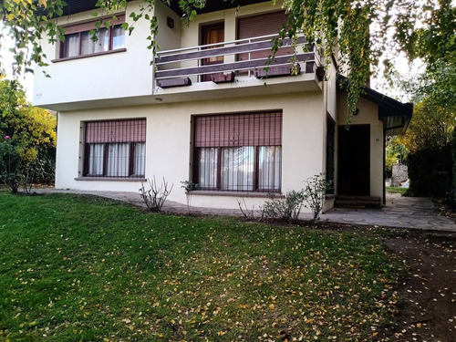 Imagen 2 de 30 de Casa En Venta En Barrio Belgrano. Esquina Sobre Videla.