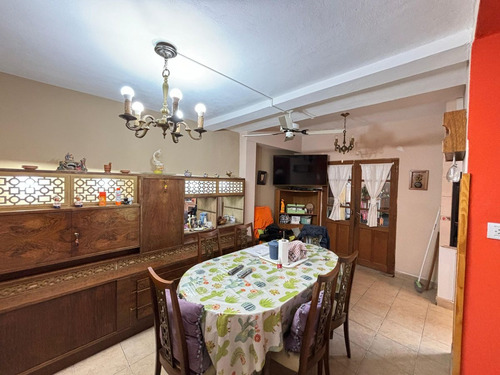 Venta Casa 2 Plantas - B°920vv. - Catamarca
