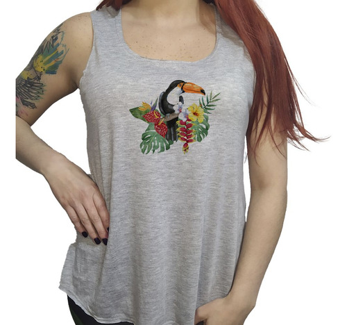 Musculosa Acampanada Tucan En Una Rama Hojas Flores