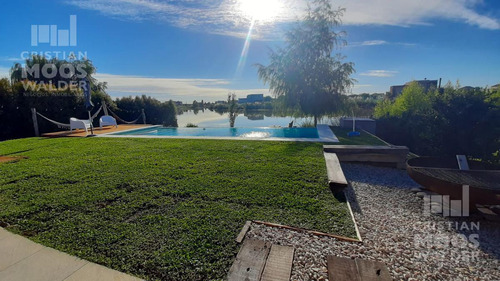 Casa En Venta A La Laguna El Cantón.