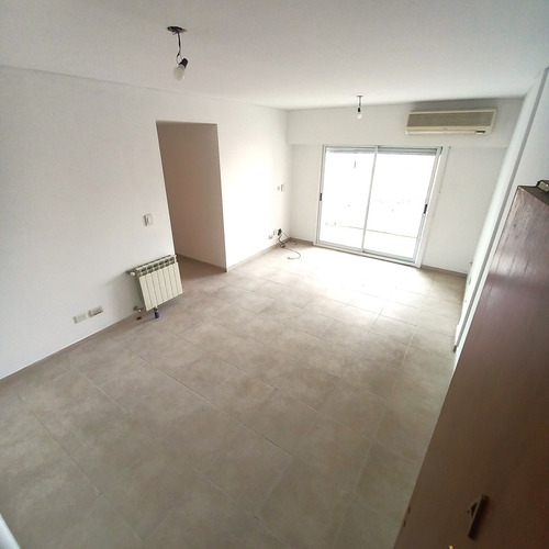 Departamento En Semi Piso 3 Ambientes, Calefacción Y Aa