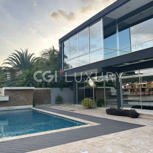 Cgi+ Luxury Vende Casa, Urb. Las Villas, Lechería 