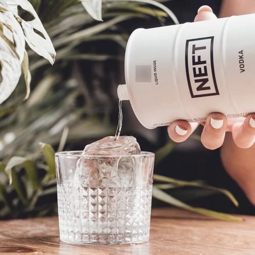 Vodka Neft White Barrel 700cc - Cerveza Store