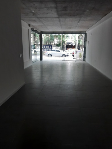 Local Comercial- Luis Alberto De Herrera Y 26