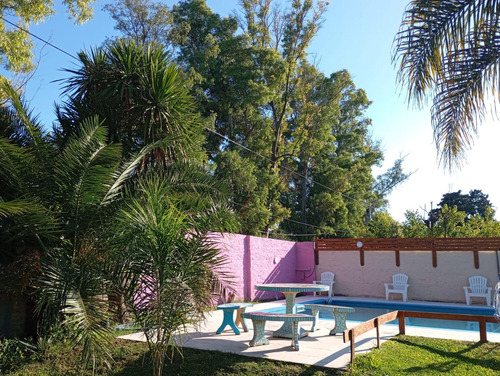 Casa En Venta - 4 Dormitorios 3 Baños - 9 De Abril