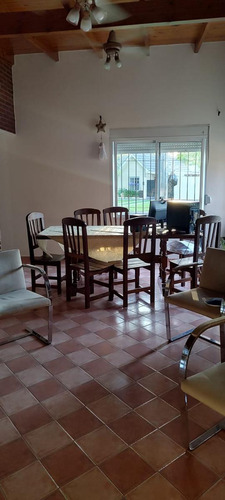 Casa En Venta - 3 Dormitorios 2 Baños - Cocheras - 442mts2 - Coronel Brandsen
