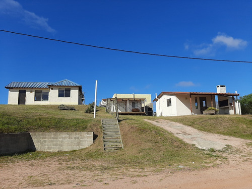 Excelente Construcción, 3 Casas En Un Mismo Padrón, Terreno 1000m.