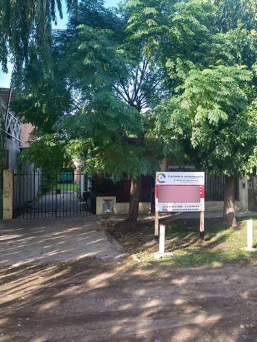 Casa Con Patio, Jardín Y Garaje + Departamento 3 Ambientes Al Fondo, Ubicado En San Justo, Partido De La Matanza.