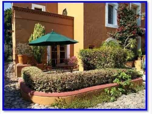 En Jurica, Estilo Colonial Mexicano, 4 Habitaciones, 10 Auto