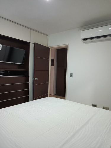 Apartamento En Alquiler Fijo, Blue Bay Playa Moreno. Pampat