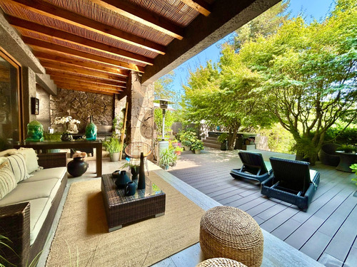Amoblada / Exclusiva Casa De 6 Dormitorios En Condominio