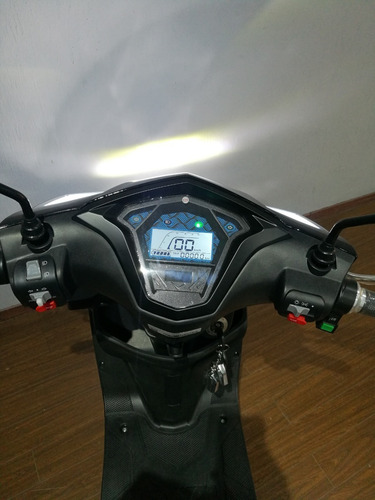 Imagen 9 de 25 de Moto Electrica Scooter Leo Sunra 2022 0 Km No Spy No Lucky