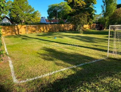 Muy Linda Casa En El Golf - Ref: 2249
