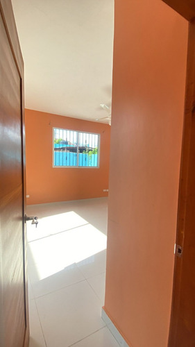 Vendo Preciosa Casa En Tamboril En La Urbanización República De Israel En Santiago, República Dominicana