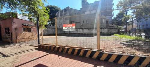 Lote Centrico En Esquina Para Desarrollo Constructivo
