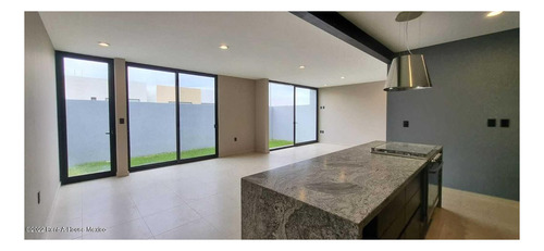 Imagen 9 de 30 de Casa De 4 Recamaras En Venta En Altozano, Querétaro!