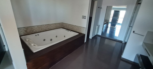 Imagen 11 de 22 de Piso Torre Vip Alto De Villasol - 5 Dorm - Balcón C/asador Amenities
