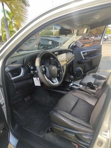 Imagen 7 de 17 de Toyota Fortuner 2018 2.7l