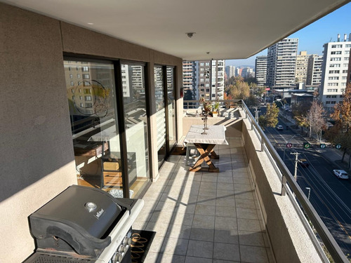 Departamento Ubicado En Av. Cristóbal Colon