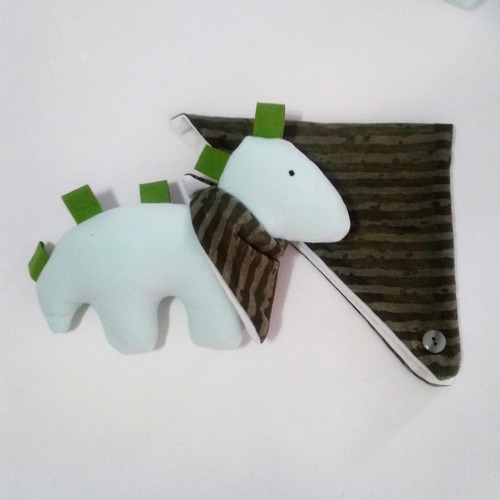 Muñeco Apego Con Babero Bandana Verde