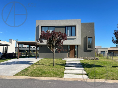Casa En Venta De 5 Ambientes En Puertos