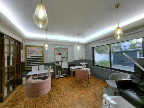 Casa De 501m2 / 4r / 3.5b / 4a
