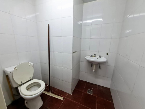Venta - Villa Celina - Galpon 8,66 X 25,00 - A Metros De Chilavert, En La Mejor Zona Comercial, Polo Textil
