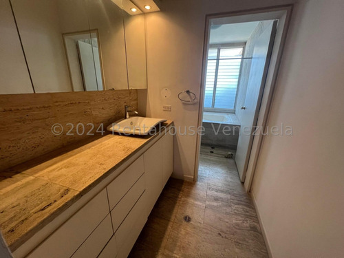 Apartamento En Venta Con Excelente Ubicaciòn En La Urb. Lomas De Las Mercedes