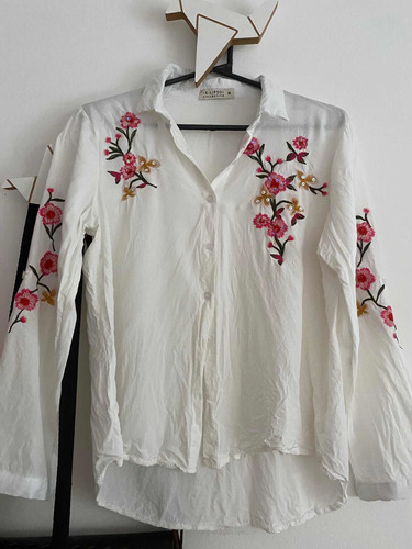 Camisa Manga Larga Blanca Bordada Con Flores Y Lentejuelas